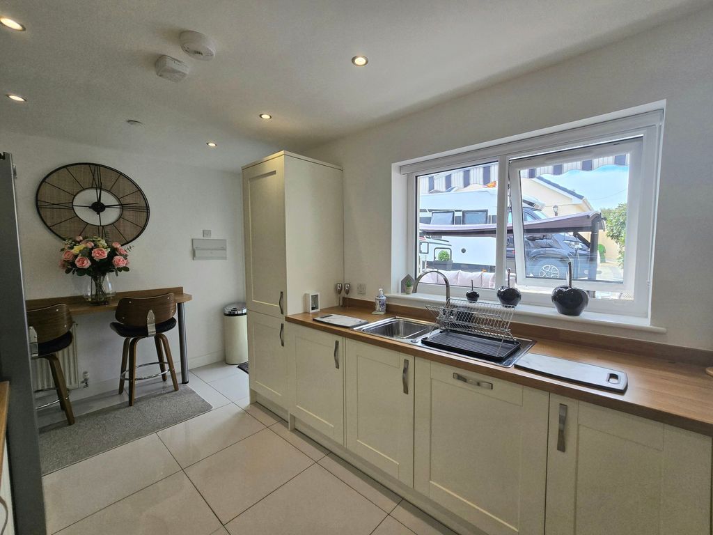Property photo 3 of 34