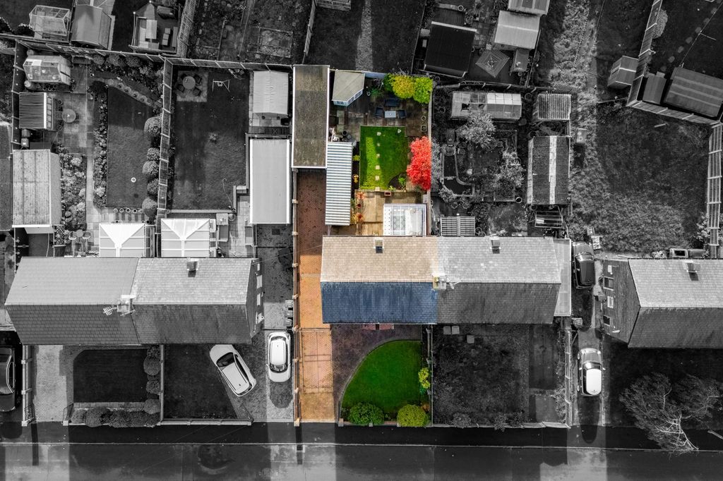 Property photo 2 of 21