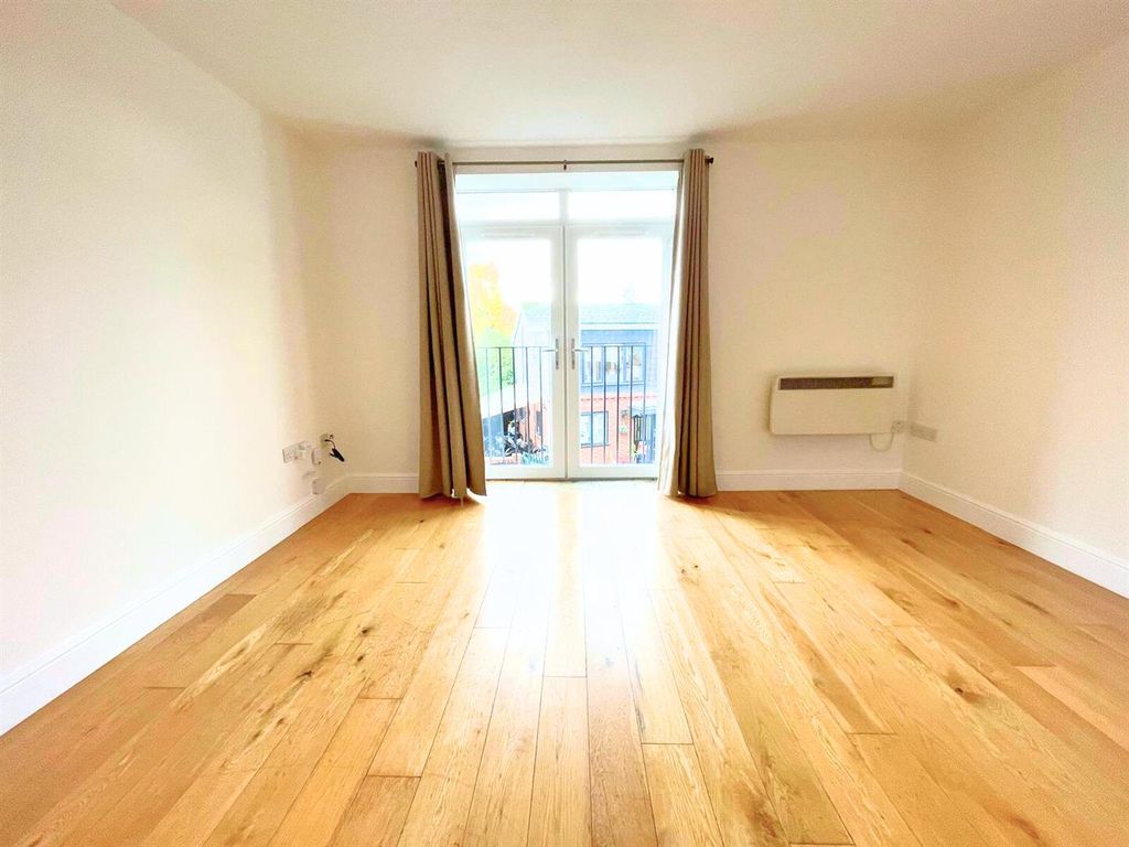 Property photo 2 of 11 Eb443d23-Fe92-4F66-9c6F-6De53235Ef02.Jpg