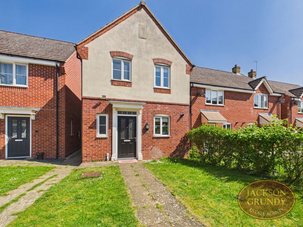 Property photo 1 of 12 Dennetts Close