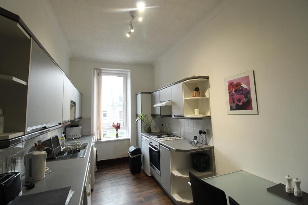 Property photo 3 of 6 Kitchen