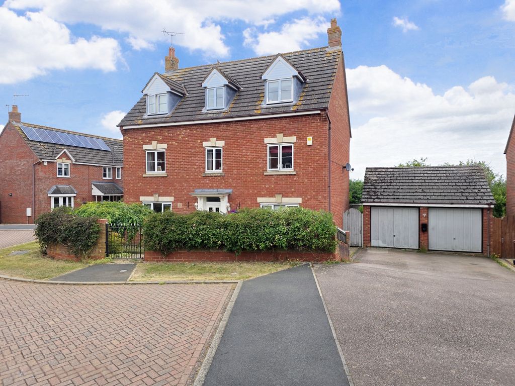 Property photo 1 of 17 Photo 9