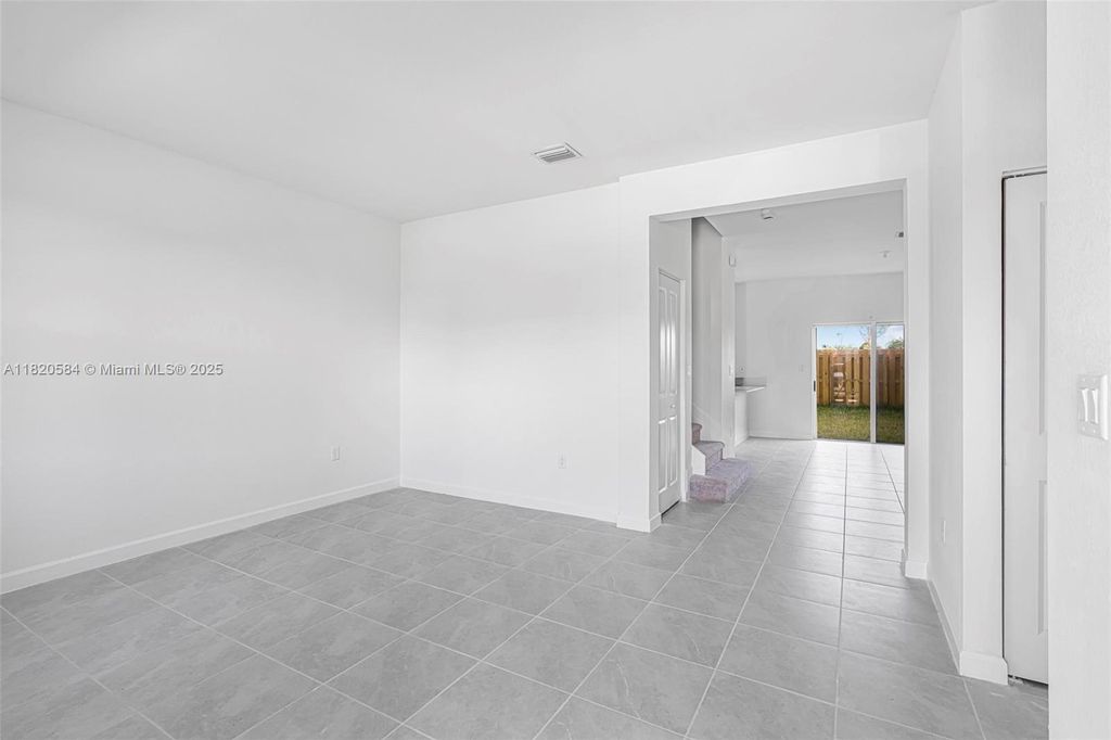Property photo 3 of 27 <Alttext/>