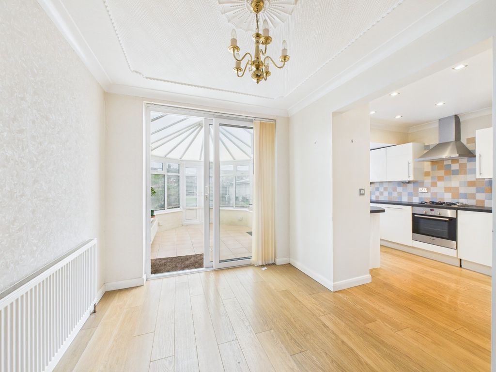 Property photo 2 of 15 4643695