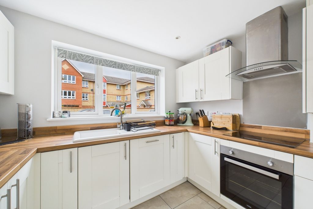 Property photo 3 of 12 Kitchen