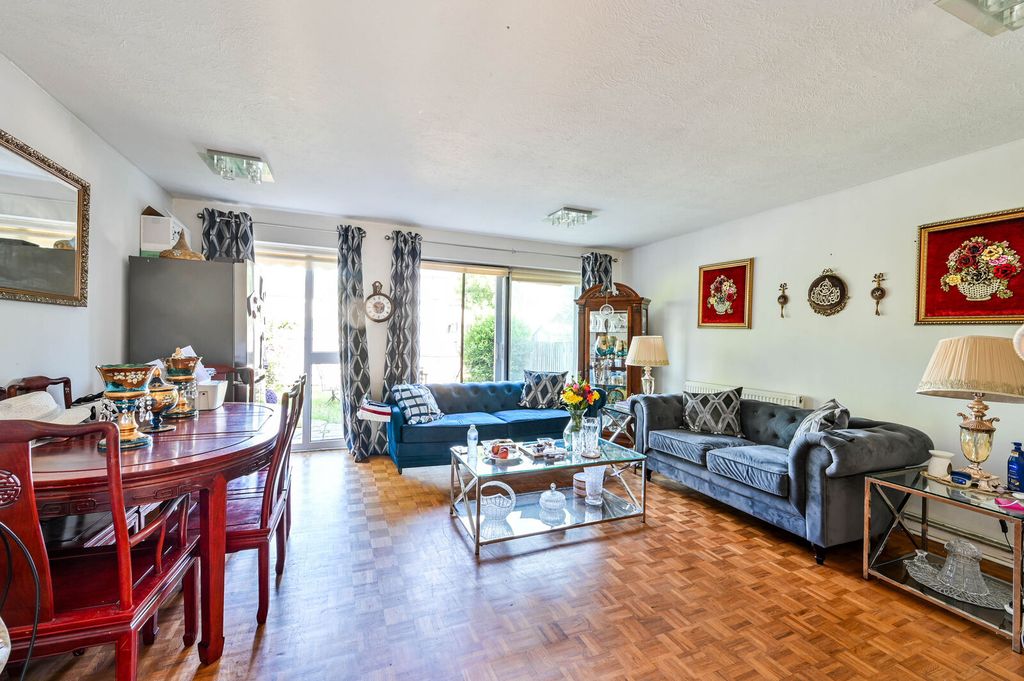 Property photo 2 of 11
