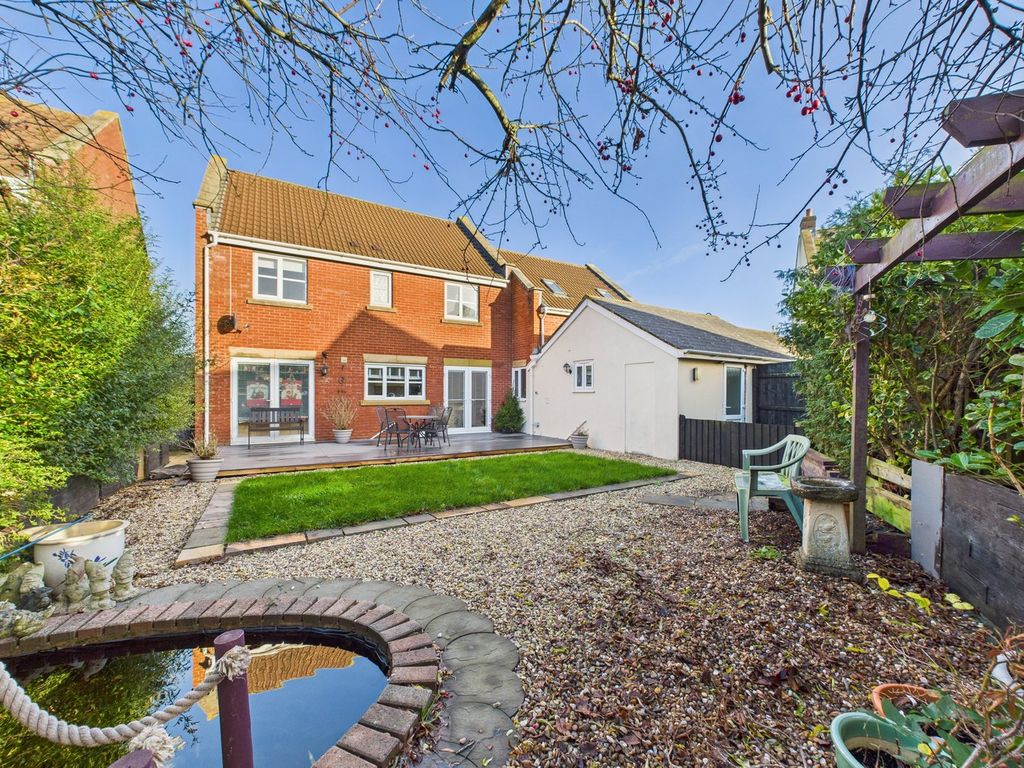 Property photo 2 of 32