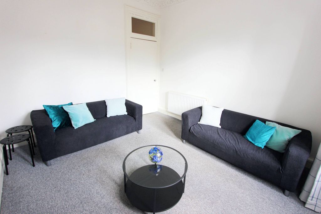 Property photo 2 of 6 Lounge