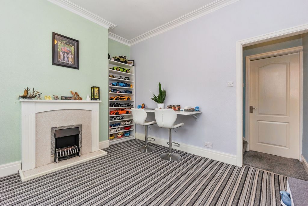 Property photo 3 of 17 Pbox-Img.Jpg