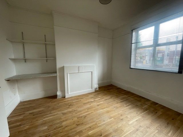 Property photo 2 of 4 Bedroom