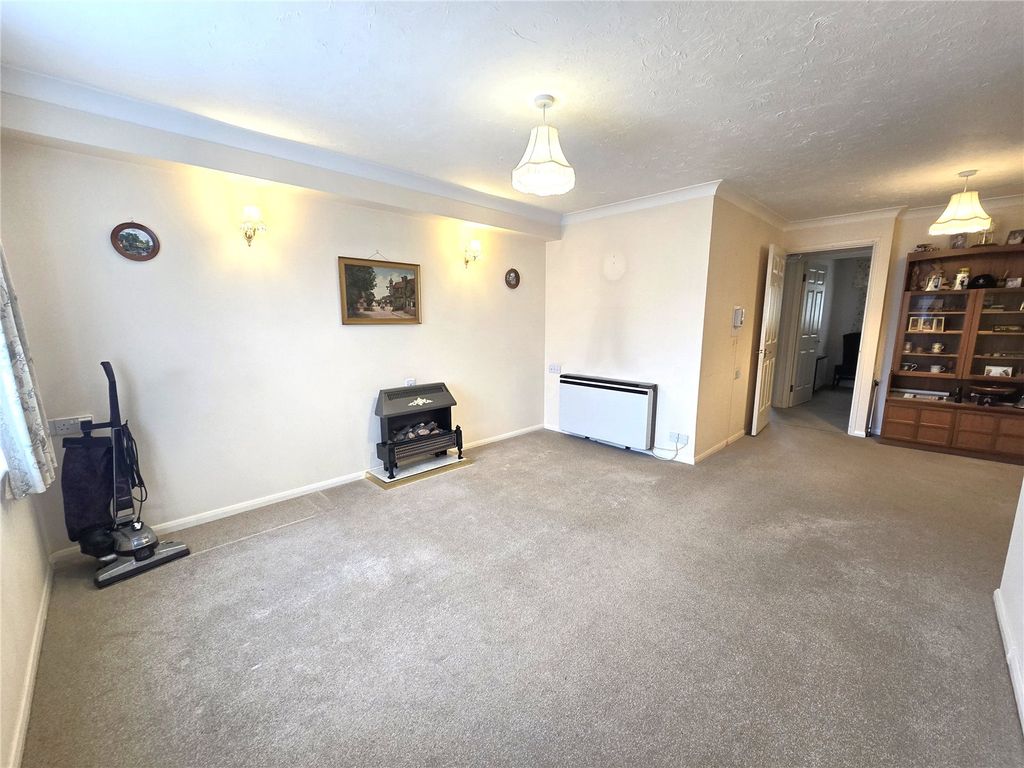 Property photo 2 of 11 Lounge