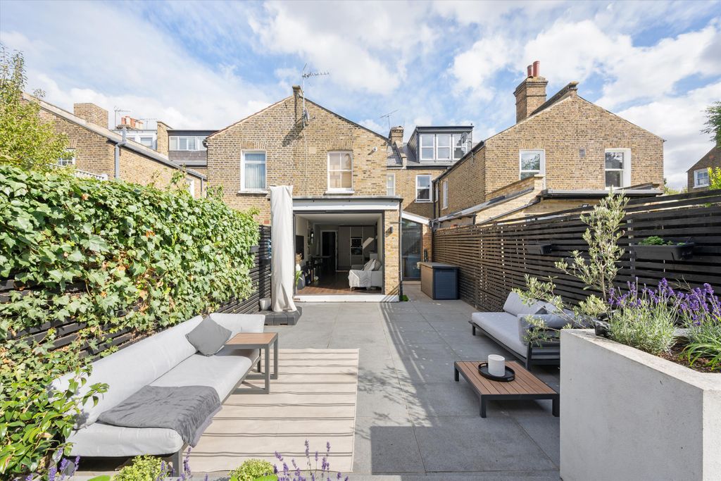 Property photo 2 of 15 Image