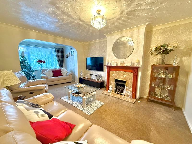 Property photo 2 of 17 Lounge