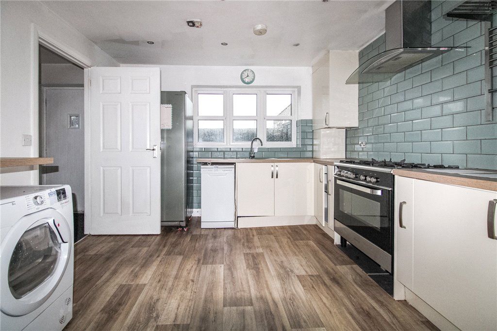 Property photo 3 of 9 Kitchen