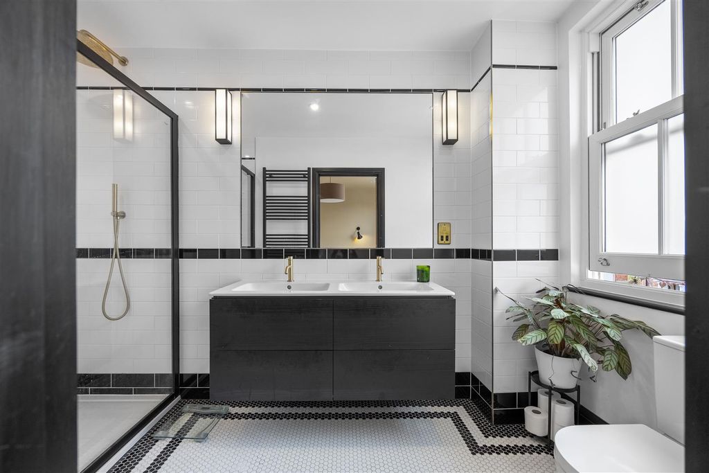 Property photo 2 of 26