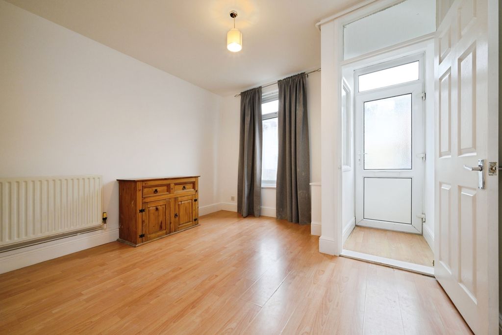 Property photo 2 of 20 Pbox-Img.Jpg