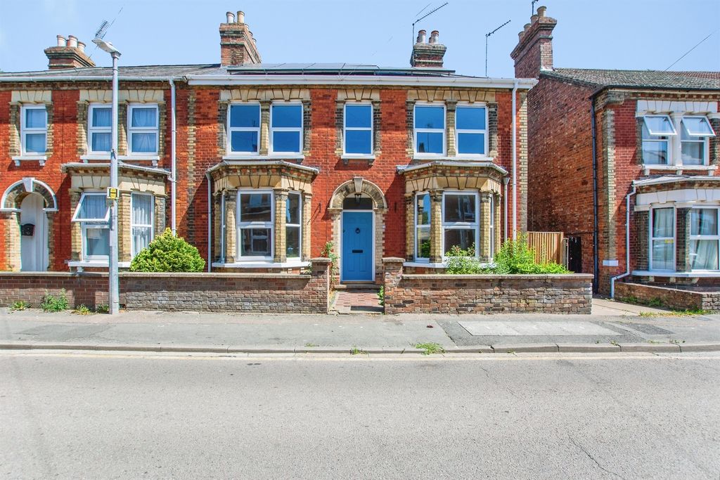 Property photo 1 of 10 Front