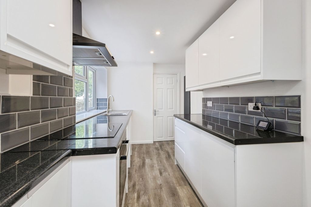 Property photo 3 of 20 Pbox-Img.Jpg