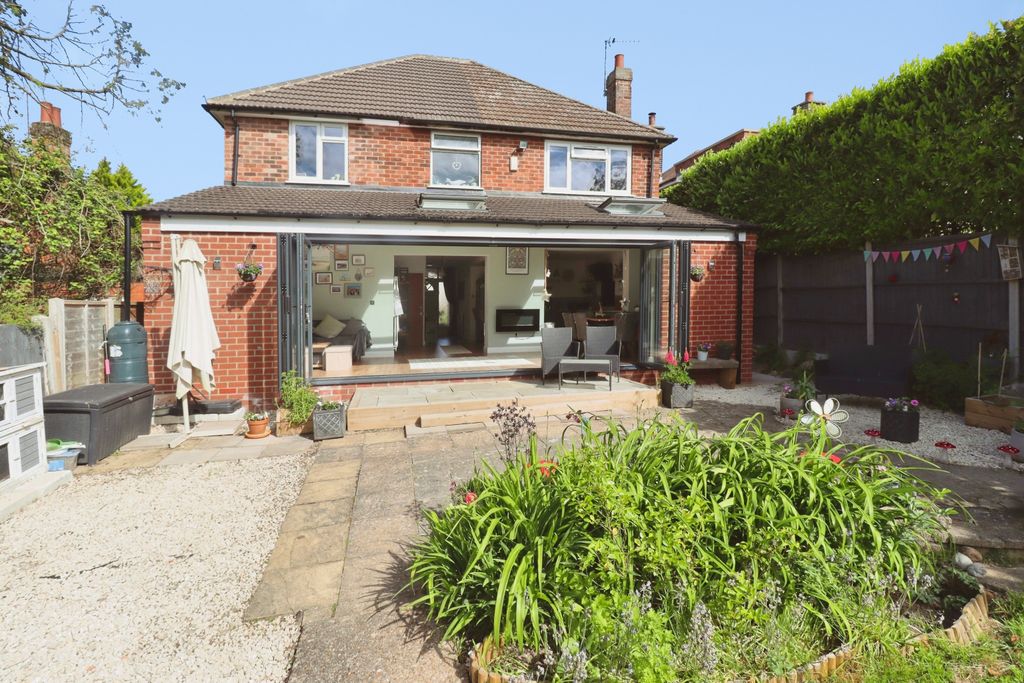 Property photo 1 of 32