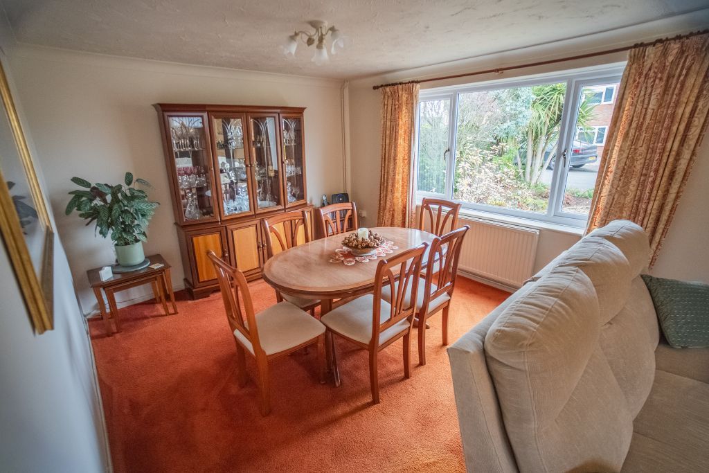 Property photo 3 of 16 Dining Area