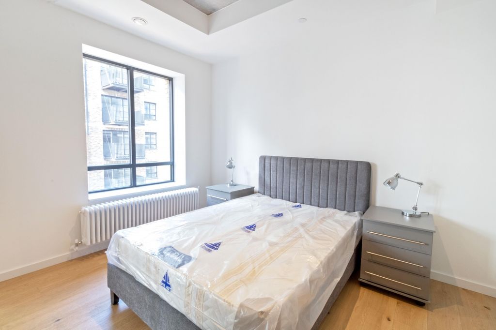 Property photo 3 of 8 (Main)