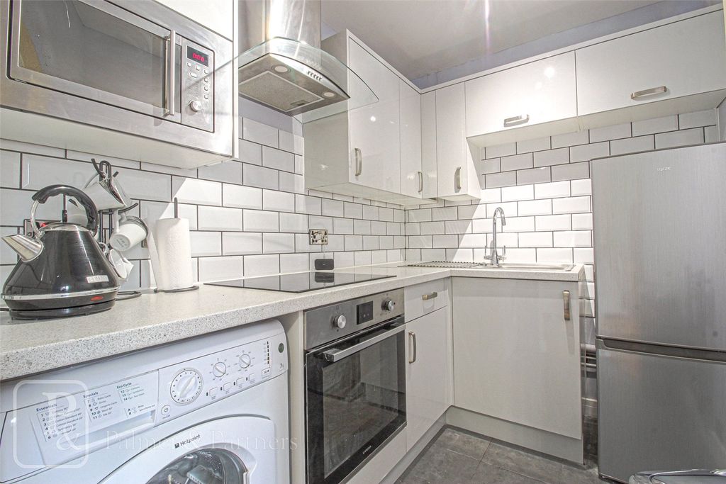 Property photo 3 of 8 Kitchen