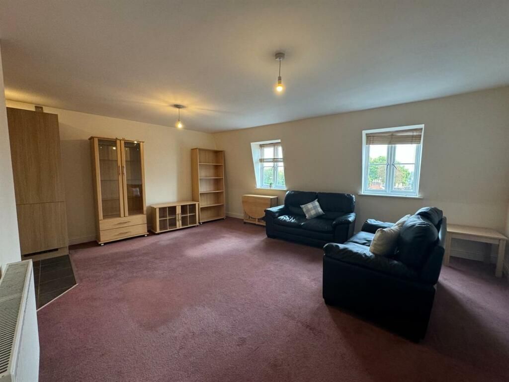 Property photo 3 of 5 Living Room