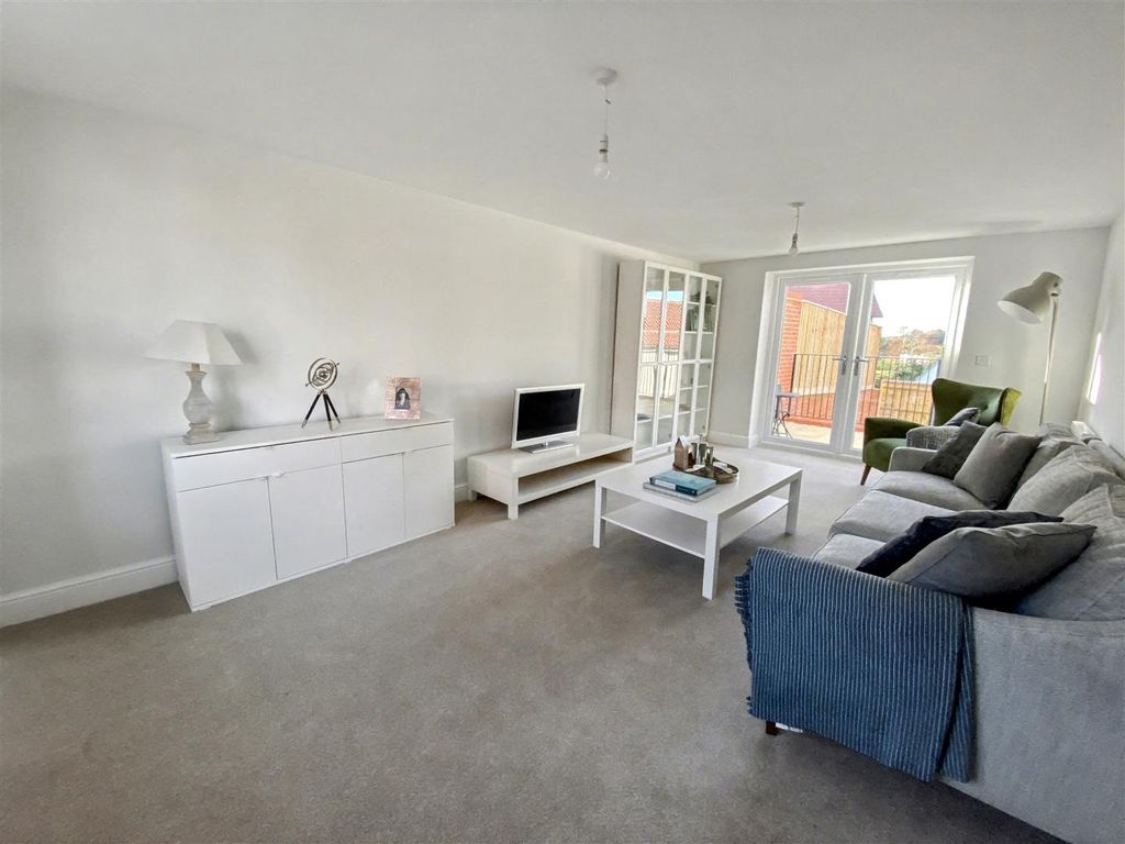 Property photo 2 of 10 Sitting Room