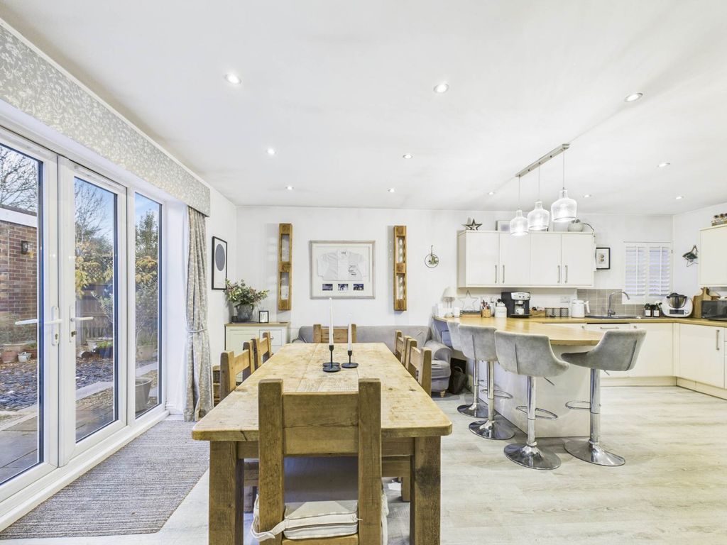 Property photo 3 of 27