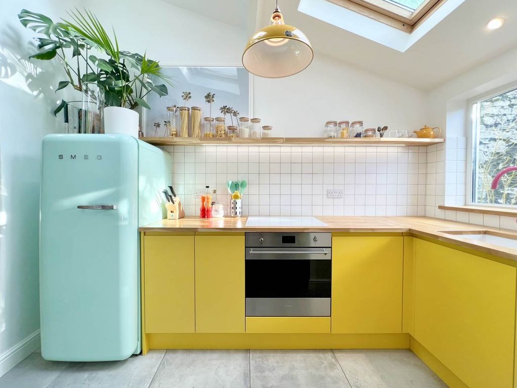 Property photo 2 of 16 Kitchen 2