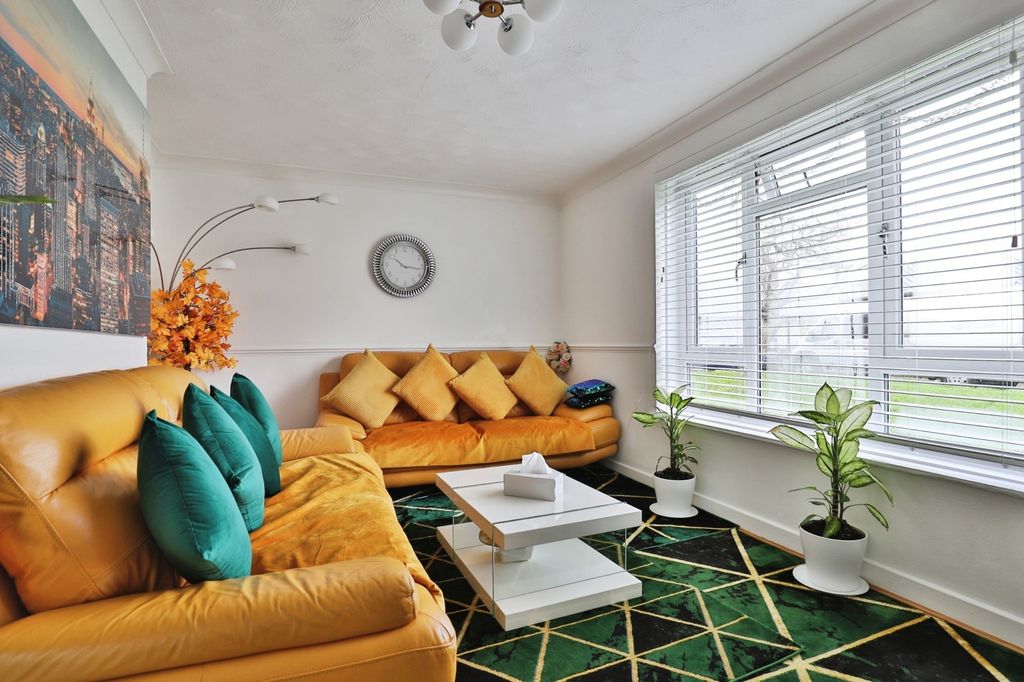 Property photo 3 of 18 Pbox-Img.Jpg