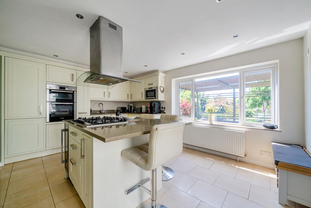 Property photo 3 of 16 1466858-15-6A1732...