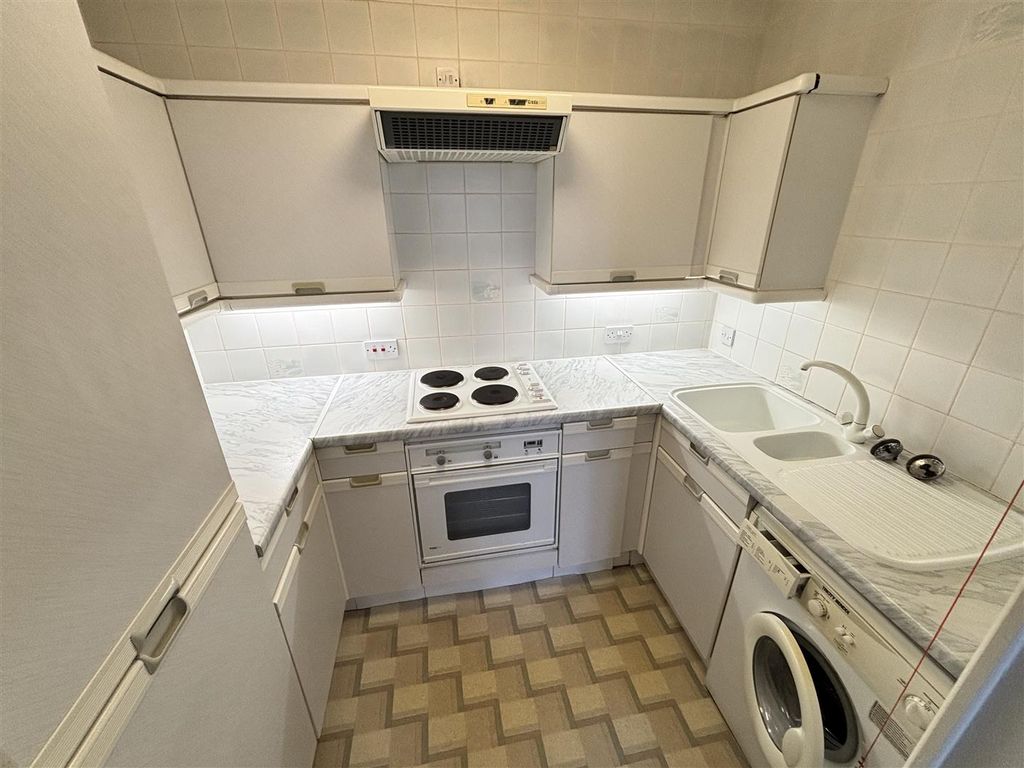 Property photo 3 of 8 Kitchen