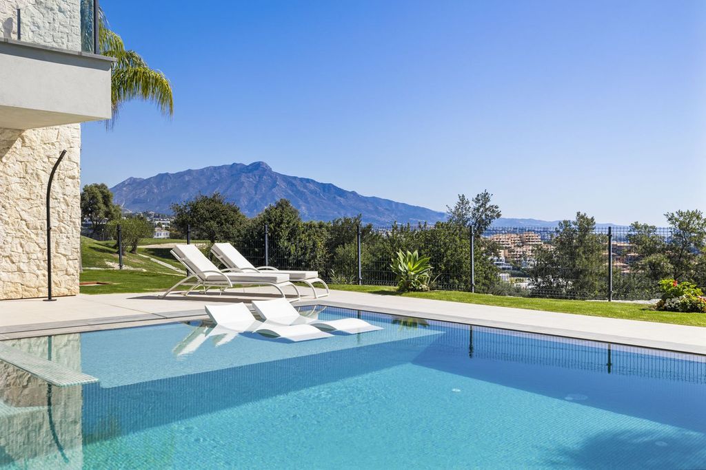 Property photo 2 of 50