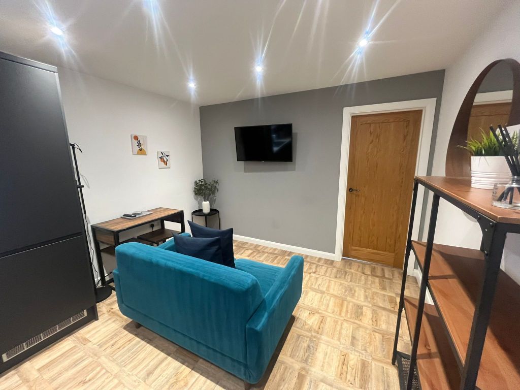 Property photo 2 of 5 x (8)