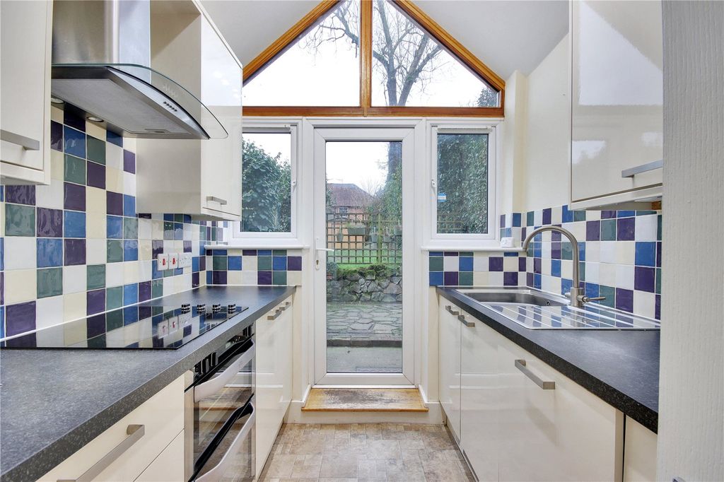 Property photo 3 of 11 Picture No. 27