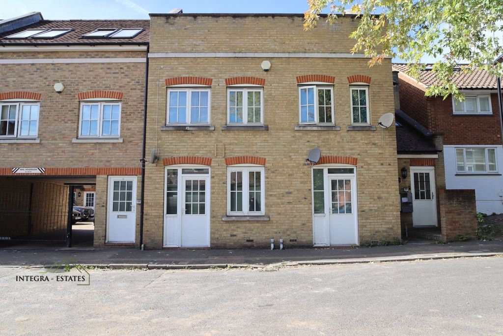 Property photo 1 of 15 Lownes_Courtyard_Bone_Street_Se13_Street_Front_Exterior_17