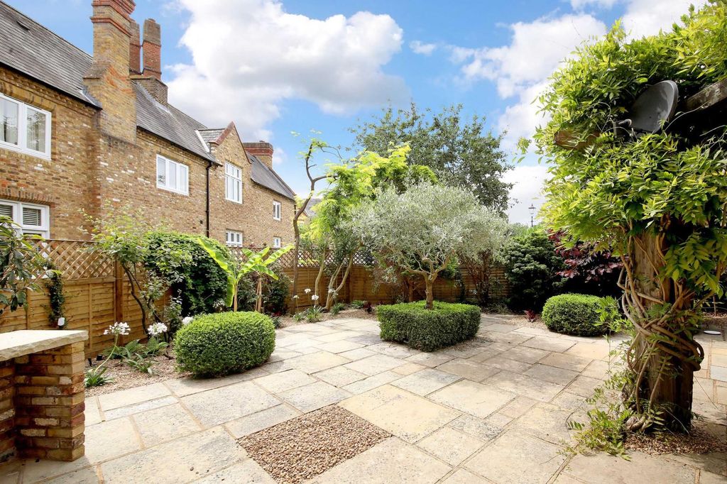 Property photo 3 of 11 Image