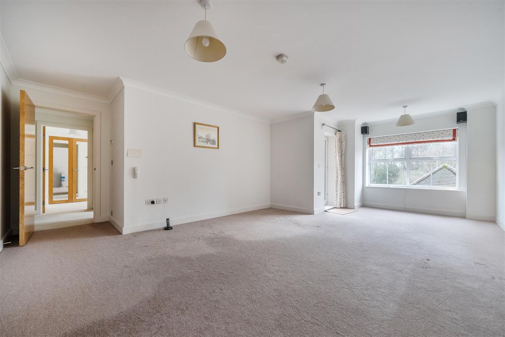 Property photo 2 of 20 1409467-15-6985Bda83004A.Jpg