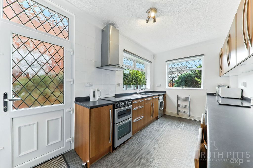 Property photo 2 of 27