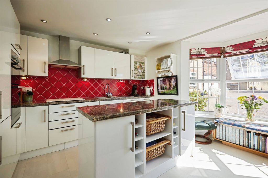 Property photo 3 of 17