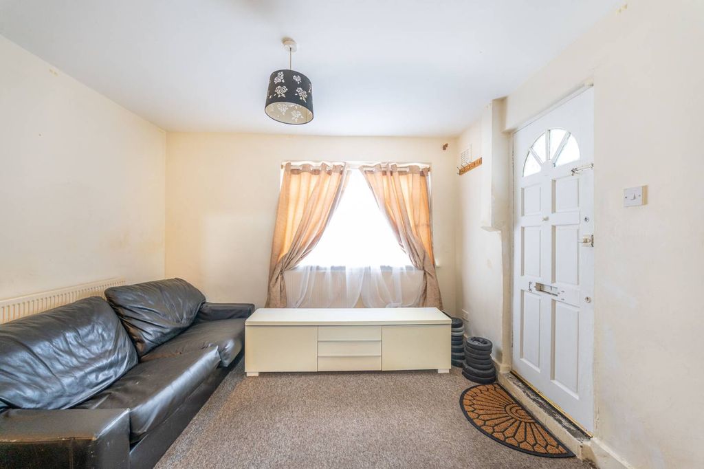 Property photo 2 of 4
