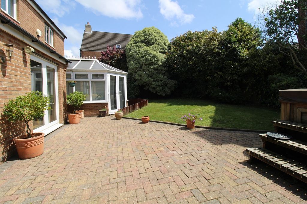 Property photo 2 of 32 Rear Garden