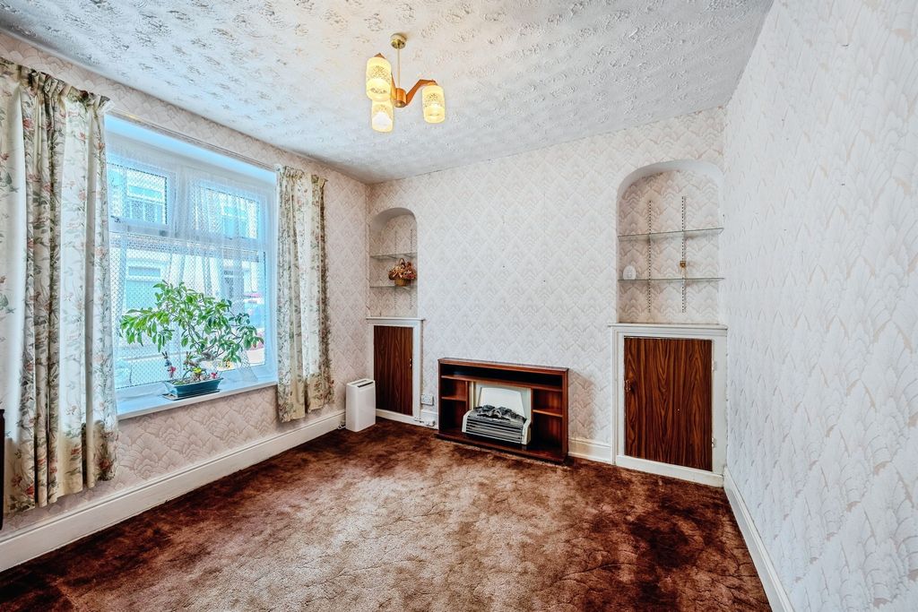 Property photo 2 of 31