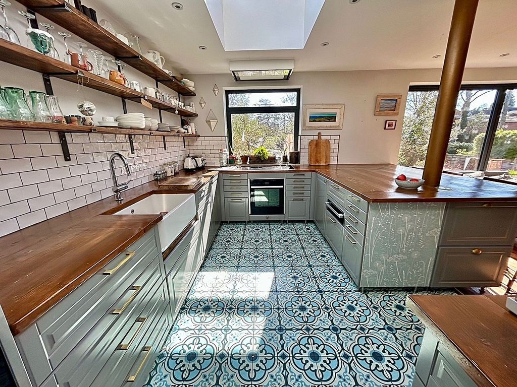 Property photo 3 of 34 Kitchen