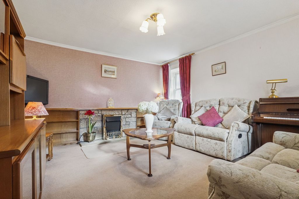 Property photo 2 of 27