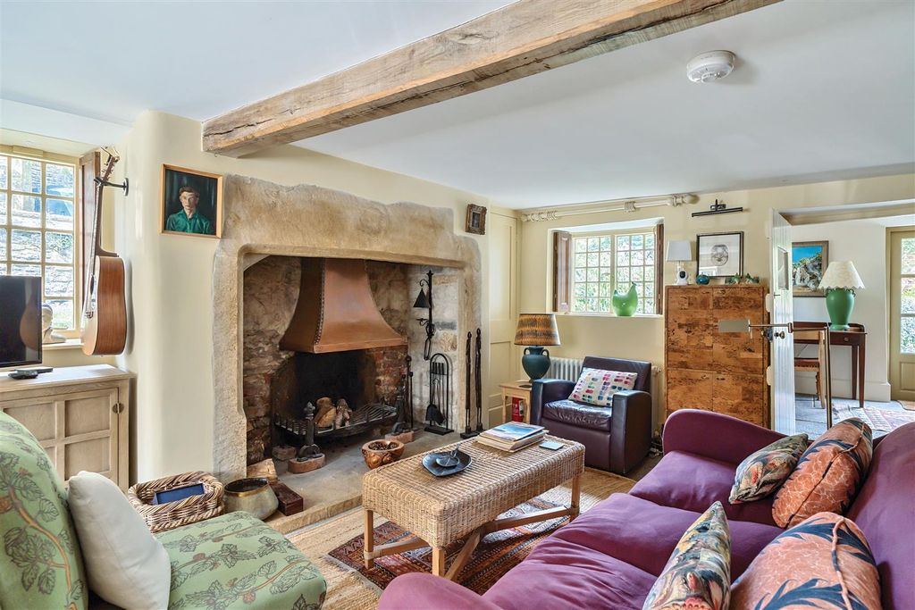 Property photo 2 of 19 Sitting Room