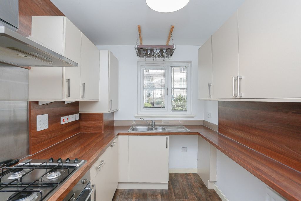 Property photo 2 of 23