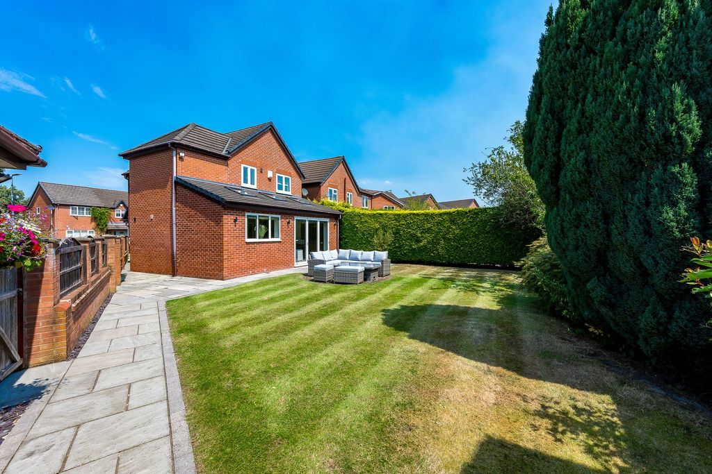 Property photo 2 of 32