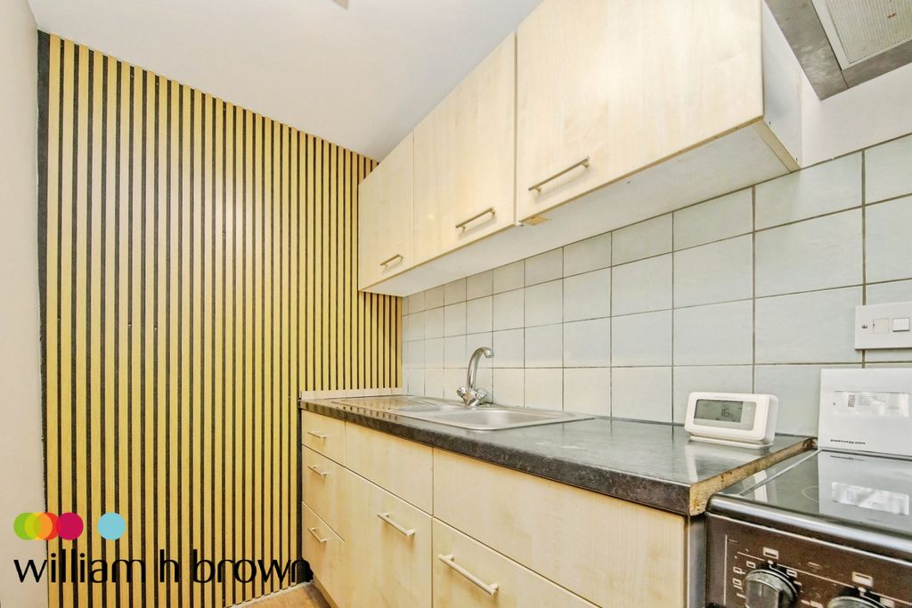 Property photo 2 of 9 Kitchen